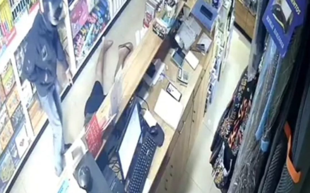 Dos delincuentes se llevaron la toda recaudación de un comercio en Concepción