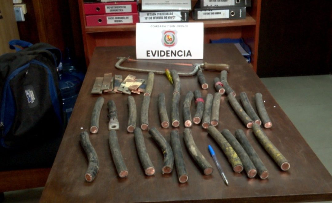 Empleado intentó robar cables de cobre, pero fue sorprendido por el guardia