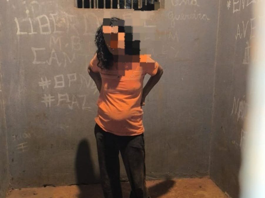 Mujer con arresto domiciliario habría matado a puñaladas a un hombre