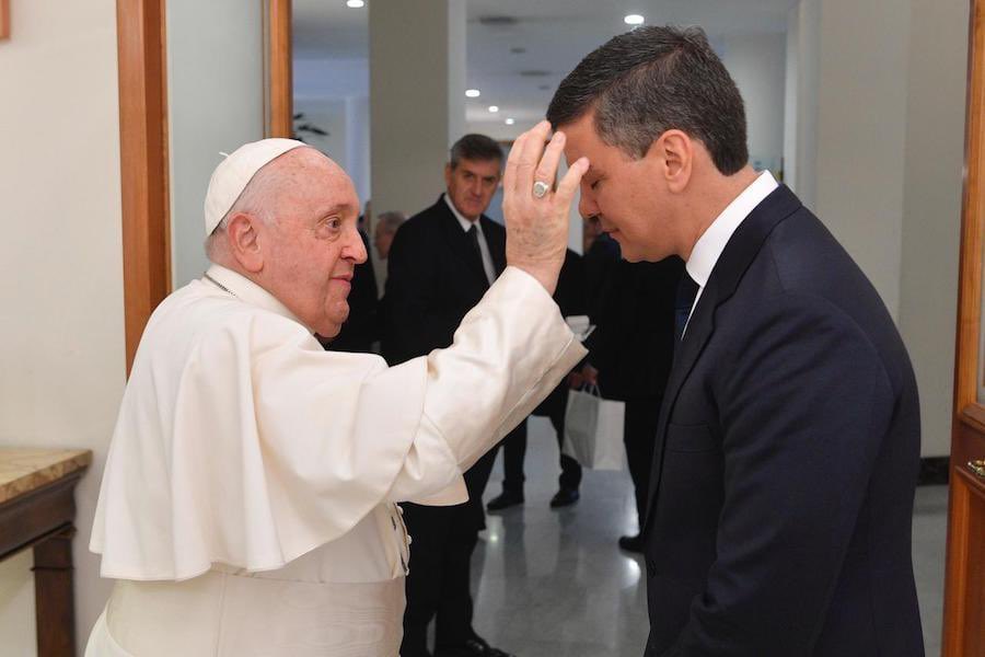 Santiago Peña lamenta el fallecimiento del papa Francisco