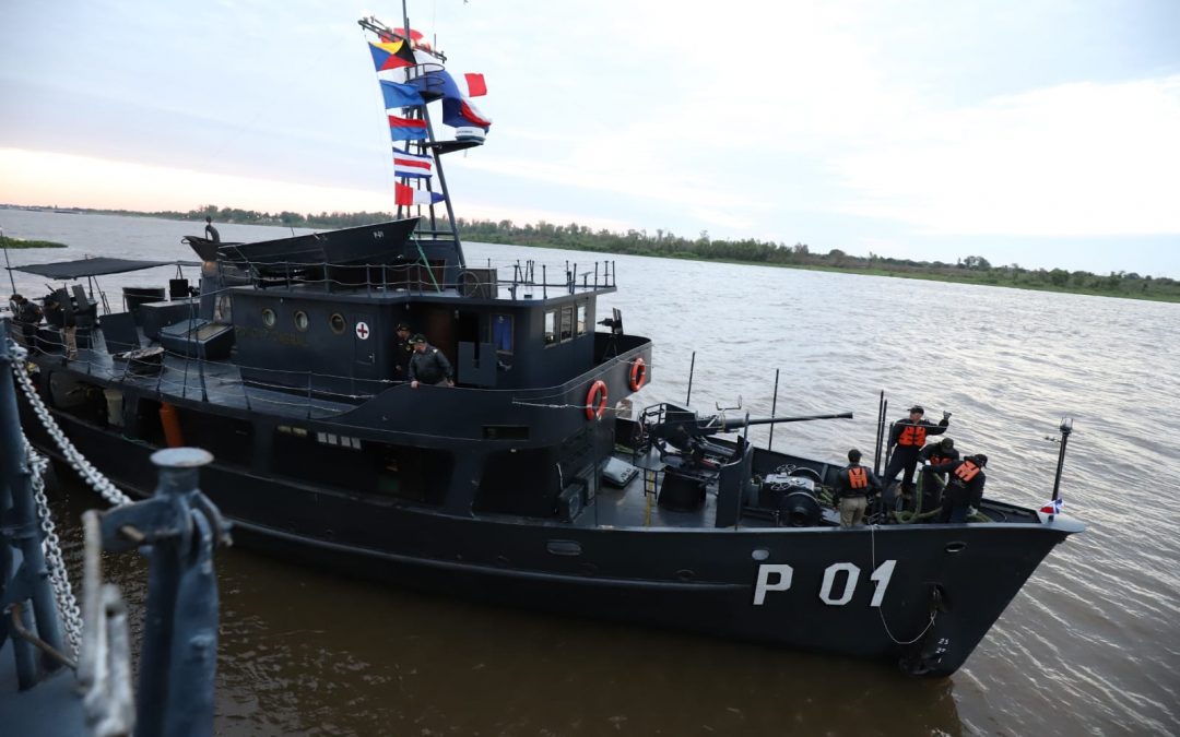 Buque de la Armada viajó al Chaco para llevar asistencia