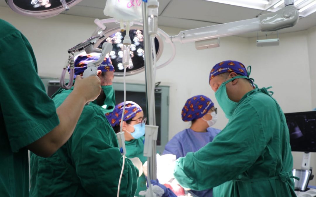 FCM-UNA: Hospital de Clínicas llevó a cabo la sexta cirugía fetal intrauterina