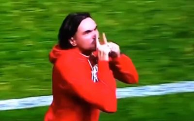 Diego Martínez pidió disculpas tras gesto a hinchas