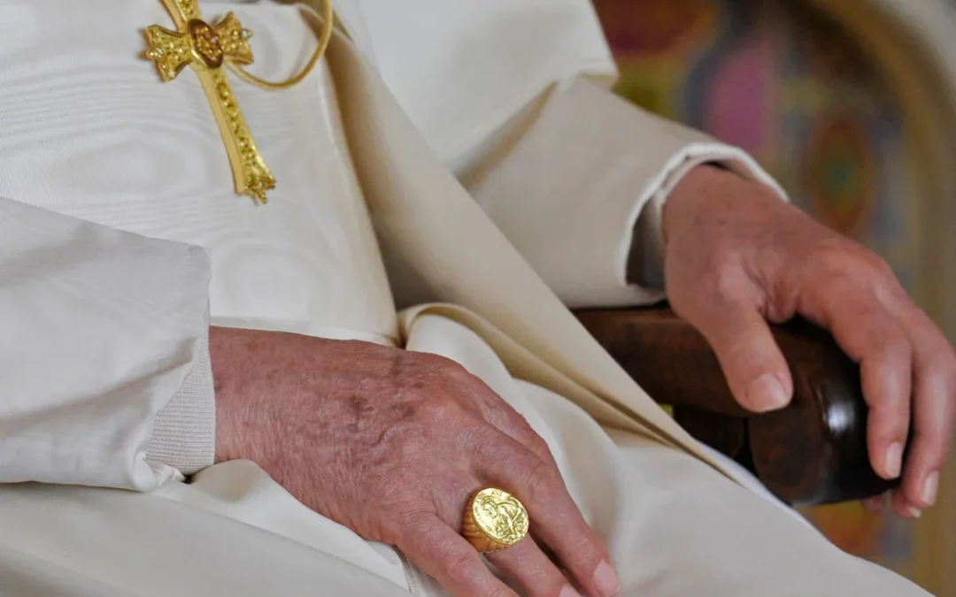 Se aguarda que destruyan el anillo del Pescador del papa Francisco
