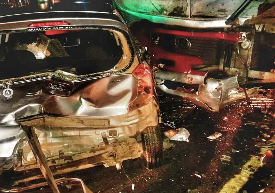Accidente en San Antonio: colectivo chocó contra tres vehículos en un semáforo