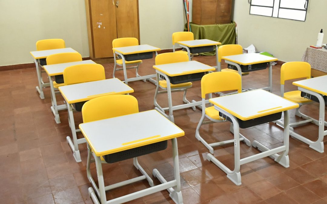 Entregaron más de 100 mil muebles escolares pedagógicos adquiridos por Itaipú