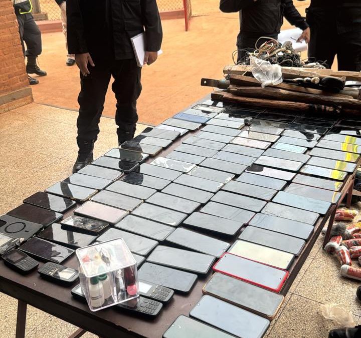 Requisa en Cereso: incautan 91 celulares, drogas y armas blancas