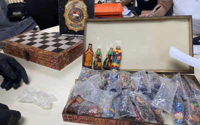 Jaque mate al narcotráfico: incautan cocaína en piezas artesanales de ajedrez