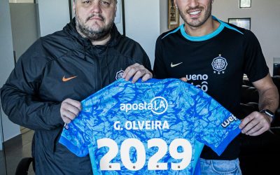 Olimpia extiende su vínculo con Olveira: “El mejor arquero del fútbol paraguayo”