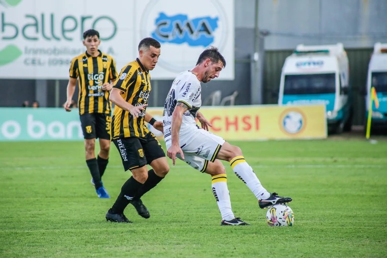 Atractivo juego en Trinidad: Recoleta recibe a Guaraní por la Fecha 17