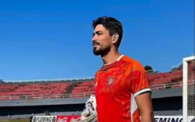 Custodiado y en lujoso vehículo: así fue la llegada de Tobías Vargas a su nuevo club