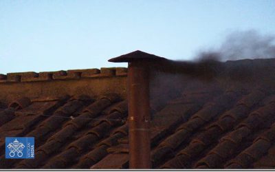 Humo negro en el Vaticano: aún no hay sucesor de Francisco