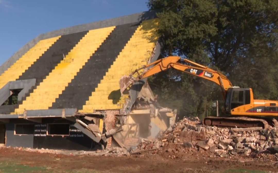 Demolición del Rogelio Livieres: el “Tobogán” pasa a ser un recuerdo