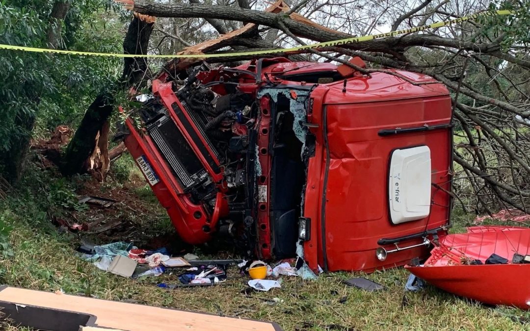 San Pedro: choque frontal entre camiones deja dos fallecidos y varios heridos