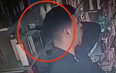 Agente de la policía habría robado perfumes de una farmacia