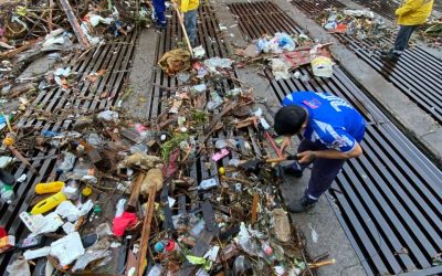 Retiran toneladas de basuras que taponaron los desagües en Asunción
