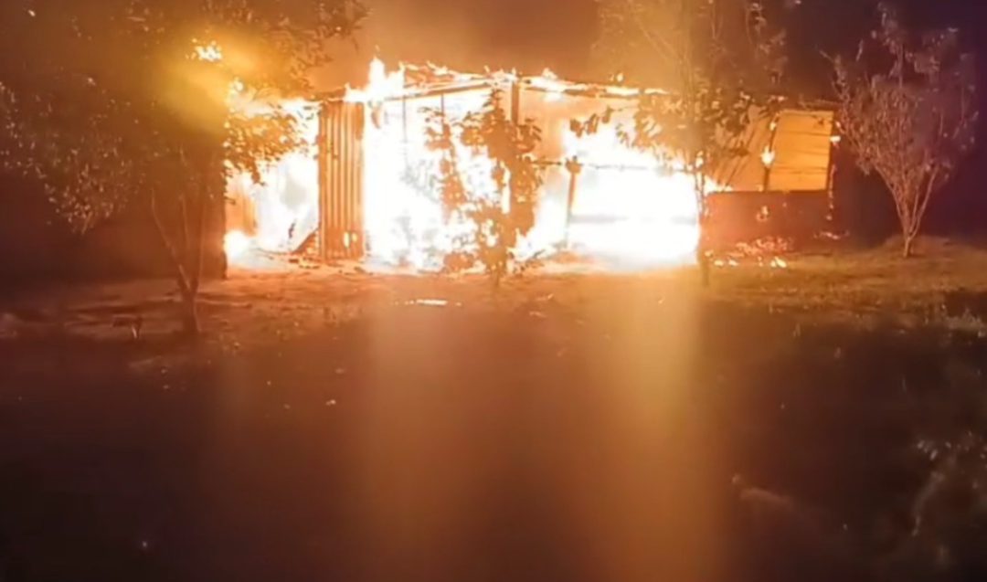 Zeballos Cué: dos familias pierden todo tras incendio de sus viviendas