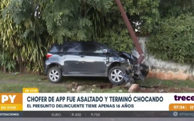 Asalto a conductor de plataforma termina en aparatoso choque