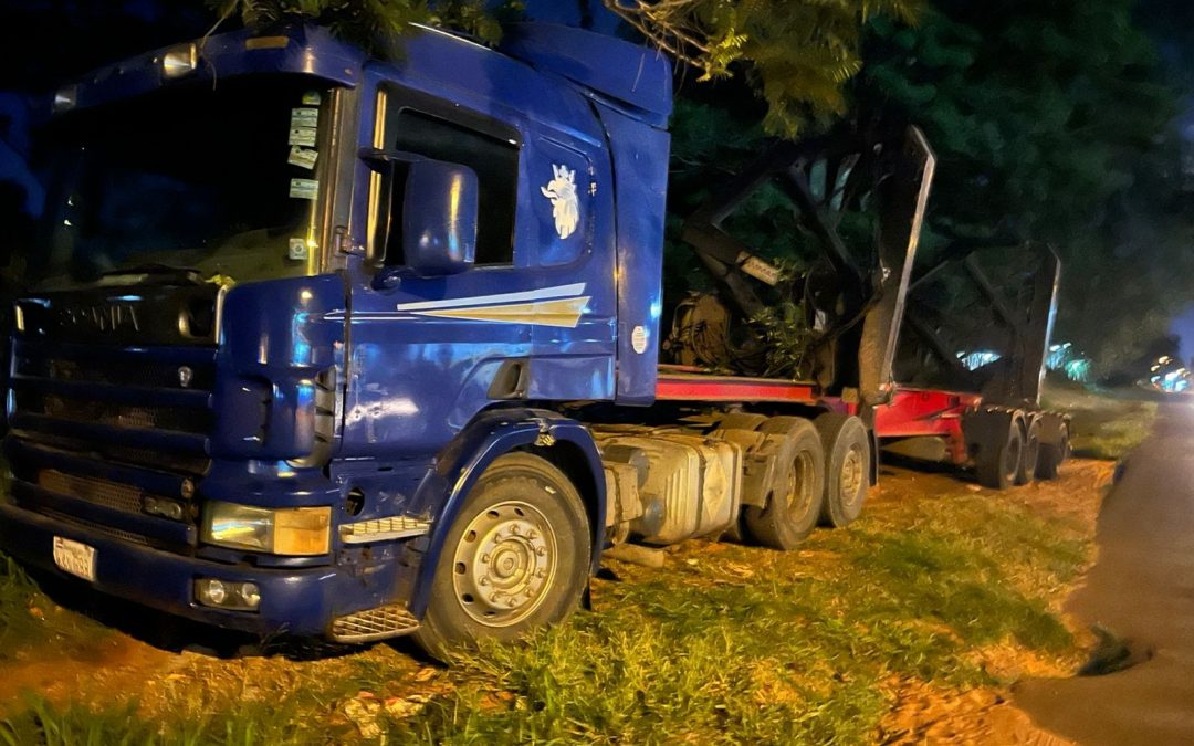 Joven motociclista muere tras caer y ser arrollado por un camión