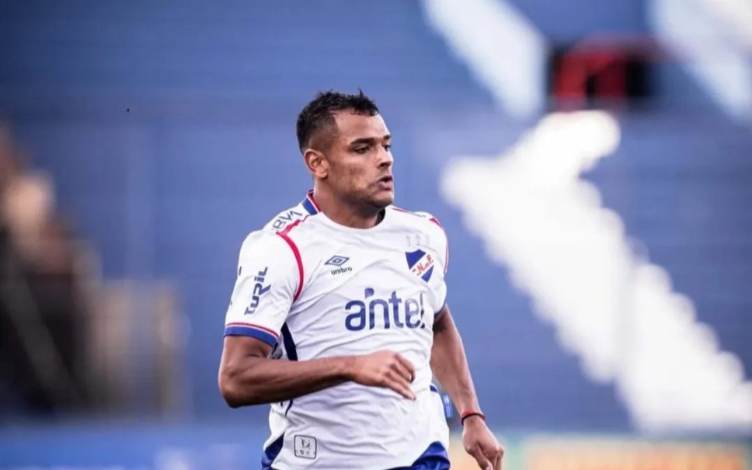 El uruguayo Lucas Morales sería el próximo refuerzo del Decano