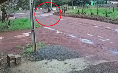 Joven muere tras caer de una moto: su pollera se enredó con la cadena