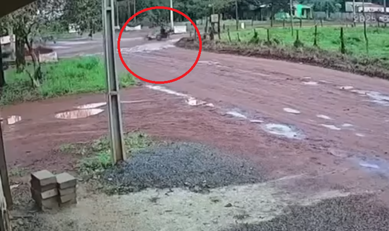 Joven muere tras caer de una moto: su pollera se enredó con la cadena