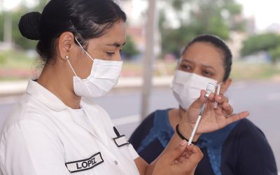 Instan a vacunarse ante el aumento de cuadros respiratorios graves