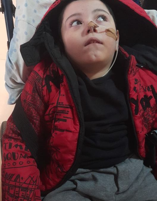 Nico nos necesita: tiene parálisis cerebral y debe someterse a una cirugía
