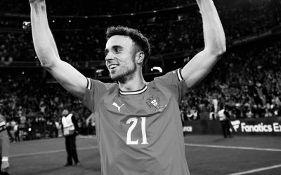 Futbolista del Liverpool muere en terrible accidente en España