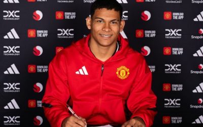 El paraguayo Diego León es oficializado por el Manchester United