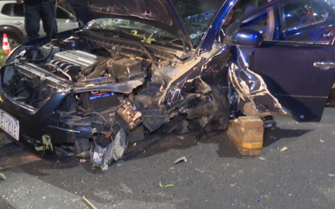 Avda. Mariscal López: Dos heridos leves tras aparatoso choque