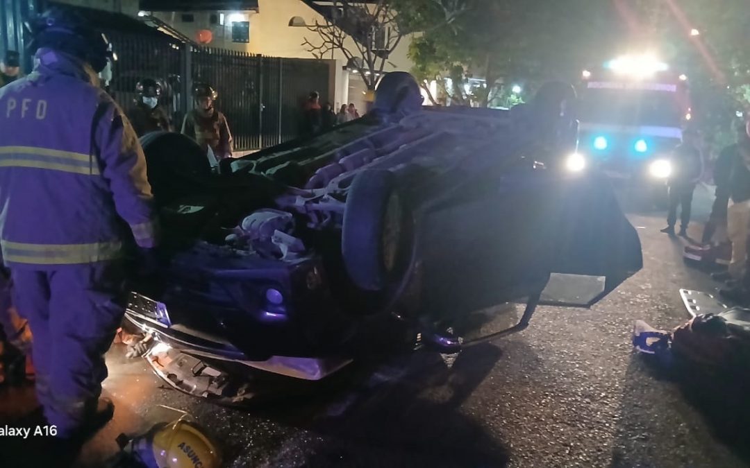 Vuelco de vehículo de plataforma dejó una pasajera herida en Asunción