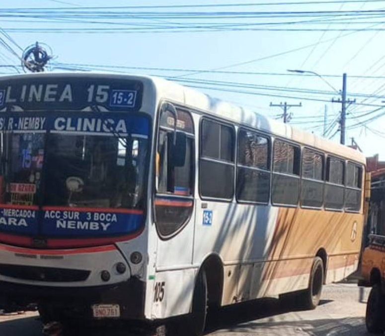 Motociclista perdió la vida tras ser arrollada por un colectivo