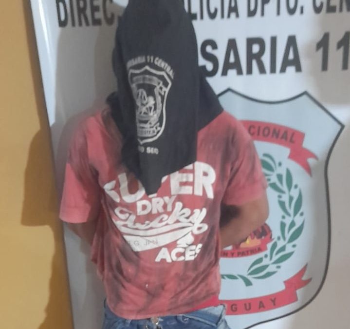 Detienen a un joven que atacó el vehículo de un personal policial
