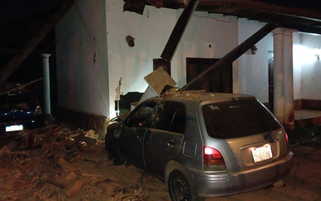Auto conducido por policía ebrio se estrelló contra una vivienda en Luque