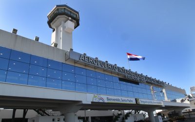 Avión con destino a Montevideo retornó de emergencia al país