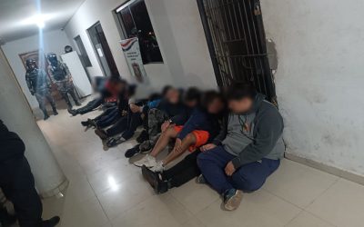 Dos heridos y 13 detenidos tras balacera frente a Derecho UNA