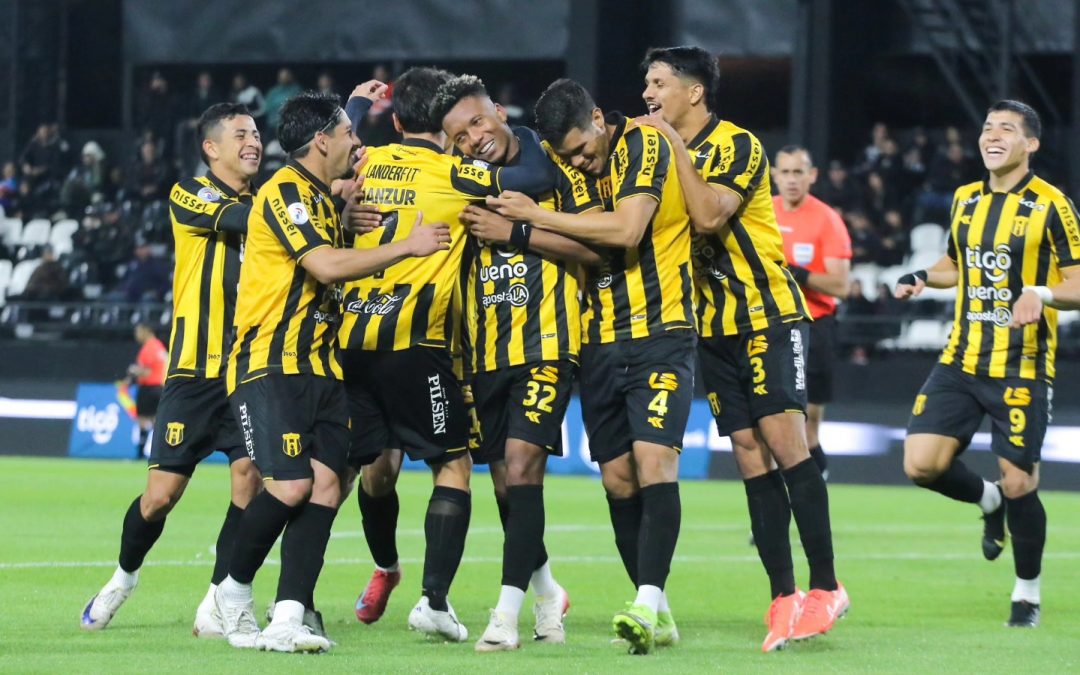 Guaraní gana y acorta distancia con el puntero