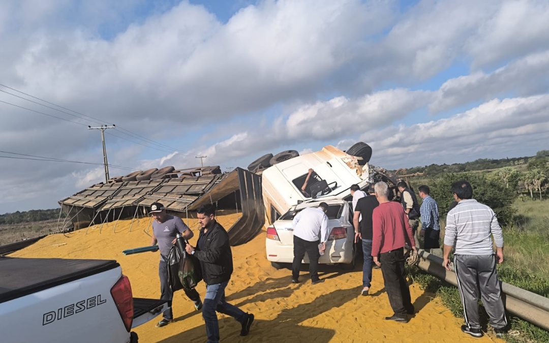 Accidente en Arroyos y Esteros deja al menos dos personas fallecidas