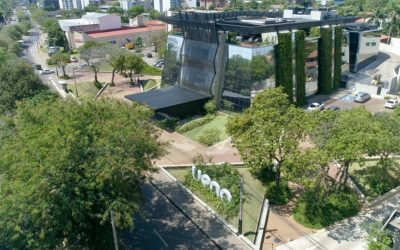 ¡ueno bank celebra suba de calificación por FIX!