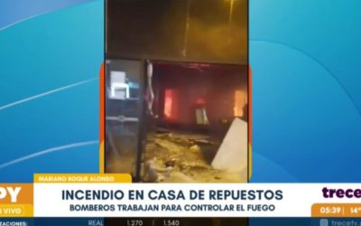 Roque Alonso: incendio consume casa de repuestos para vehículos