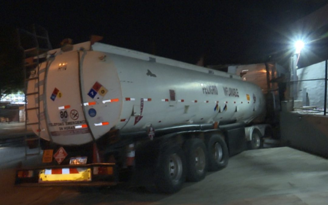 Camión con 35 mil litros de combustible se incrustó contra una vivienda