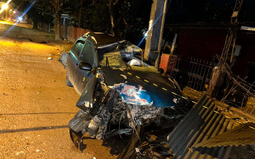 Conductor gravemente herido tras violento choque contra columna