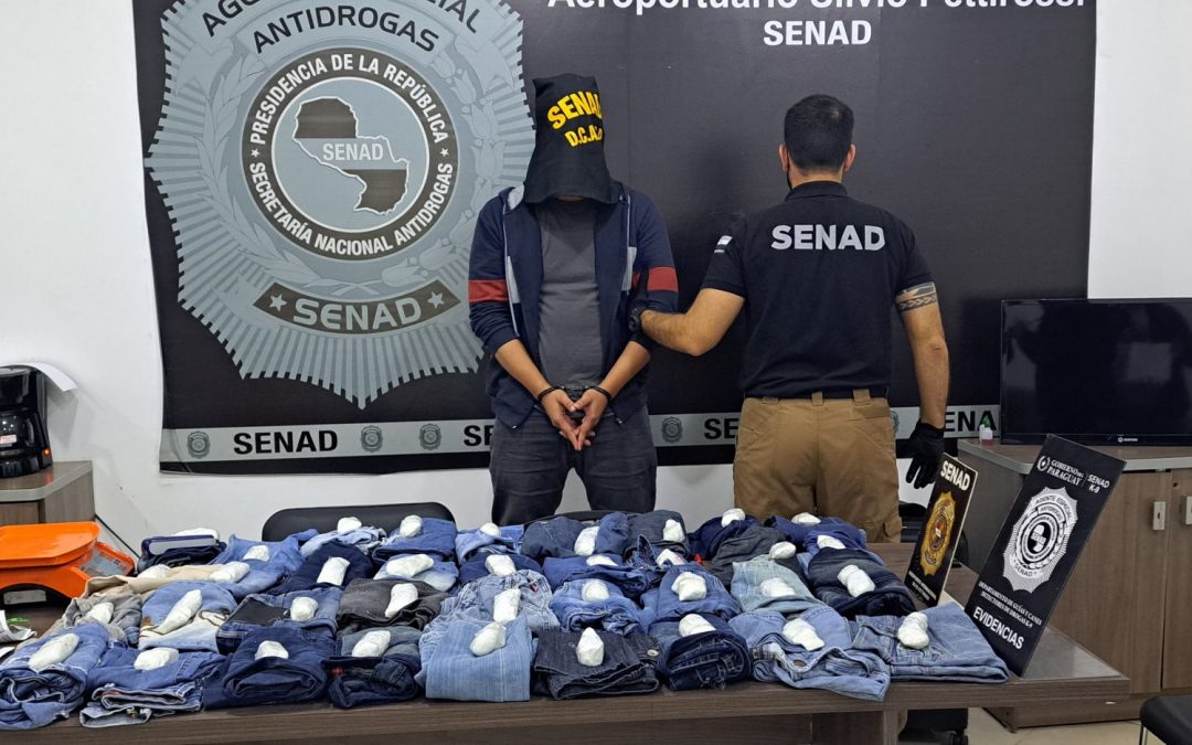 Pasajero fue descubierto en el aeropuerto con cocaína en la maleta