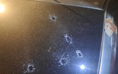 Balean vivienda y automóvil de jefe de prensa de comuna lambareña