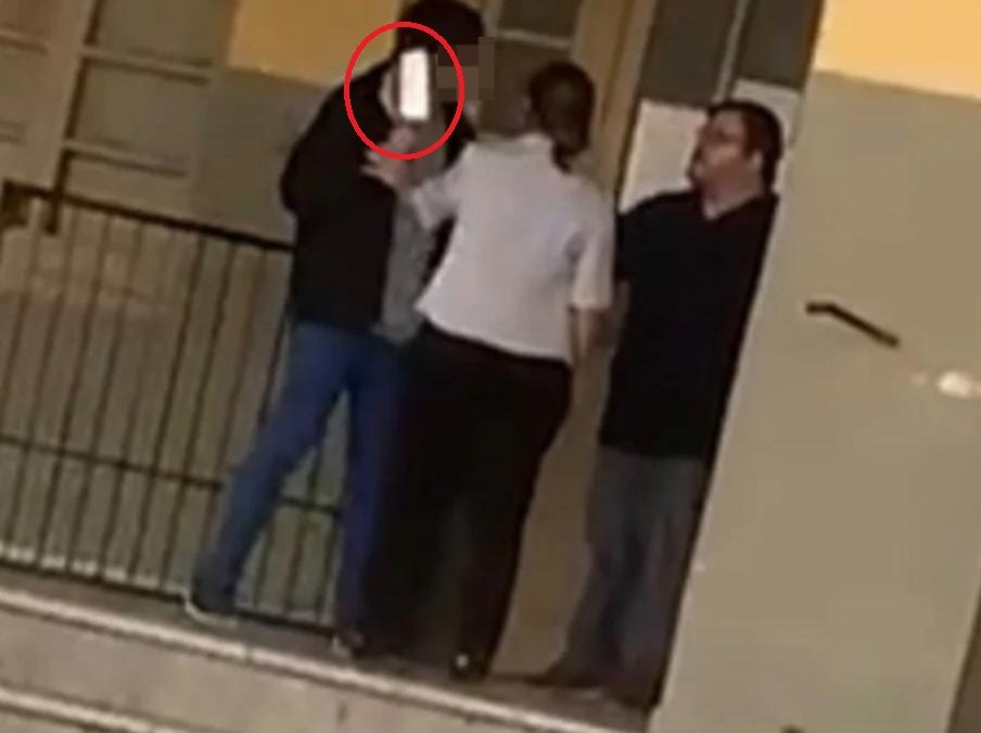 Momentos de terror en colegio capitalino: estudiante amenazó con cuchillo a docente