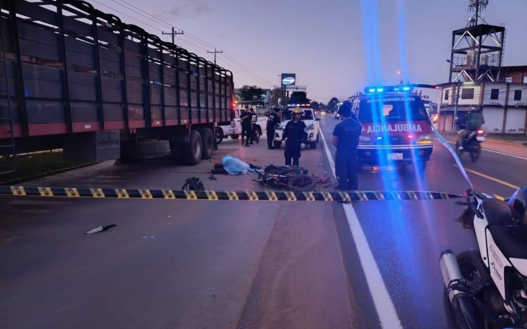 Joven motociclista muere tras choque con una camioneta en Limpio