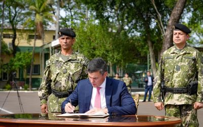 Santiago Peña declara terroristas al PCC y Comando Vermelho