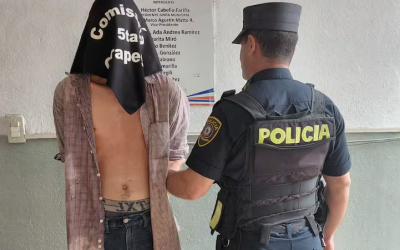 Joven de 19 años habría asesinado a su papá y huyó a bordo de un tractor