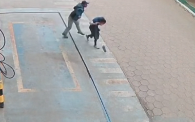 Una mujer recibió una brutal agresión por parte de su expareja en la vía pública